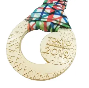 Premio de natación de carrera de maratón Medalla de oro Diseño personalizado Venta al por mayor Medalla de metal 3D de aleación de zinc fundido a presión con cinta sublimada