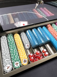 Boîte de rangement pour jetons de <span class=keywords><strong>poker</strong></span> en métal avec 12 compartiments amovibles, verrouillable, noir mat, avec couvercle en verre transparent - Product Image 2