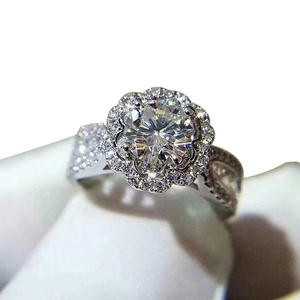 Anello Q641 in Oro Bianco con Diamante Naturale Taglio Brillante Rotondo, Colore D, Design Halo per Fidanzamento Femminile - Product Image 5