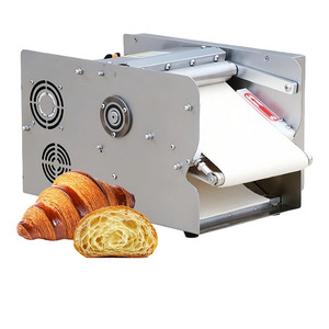 Machine automatique commerciale pour le façonnage de croissants, pour la production de pain croissant - Product Image 1