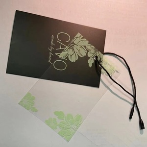 Etiquetas colgantes personalizadas de alta calidad para ropa y camisas con diseño impreso y logotipo de marca. - Product Image 2