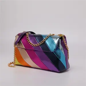 新款奢华设计金属链肩带彩虹色斜挎包多色霓虹彩虹拼接PU手提包