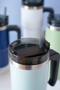 Taza térmica de viaje y café con aislamiento de acero de 30oz, taza de café personalizada de acero inoxidable con asa - Product Image 5