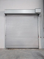 Porte à enroulement en aluminium avec verrou de sécurité, à commande manuelle, design minimaliste pour supermarché