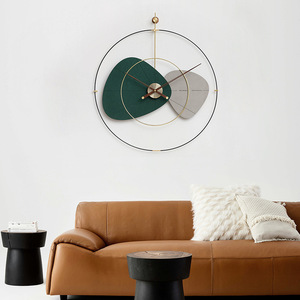 Reloj de Pared Nórdico Grande, Forma Irregular, Verde Gris, Decoración Moderna para Sala de Estar, Funciona con Batería de Cuarzo, de Una Sola Cara - Product Image 2