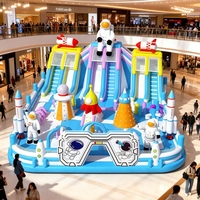 Parc de jeux gonflable sur le thème de l'espace, parcours d'obstacles, aire de jeux amusante pour centre commercial