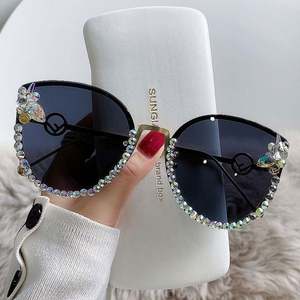 Gafas de Sol de Moda al por Mayor, Retro, Metálicas, con Marco Grande, Diamantes de Imitación, Estilo Ojo de Gato para Mujer - Product Image 1