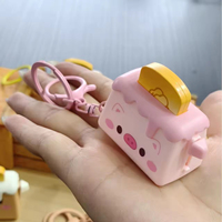 Porte-clés en forme de pain grillé avec animaux mignons, mini-jouets de dessin animé, breloques de sac en plastique, accessoires à thème alimentaire pour cadeaux