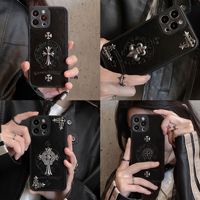 Étui de luxe en cuir noir avec croix métallique pour iPhone 17 16 Pro Max – Coque arrière antichoc et agréable au toucher, design de marque