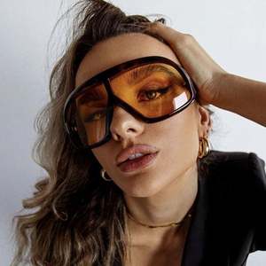 Gafas de Sol Vintage con Logotipo Personalizado para Hombre y Mujer, Gafas de Sol Y2K con Lentes de Una Pieza y Protección UV400 - Product Image 2