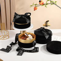 Caja de Regalo Redonda Rígida de Terciopelo Negro con Detalles Dorados y Lazo de Satén Impreso, Caja de Empaque de Lujo para Set de Velas y Productos de Baño