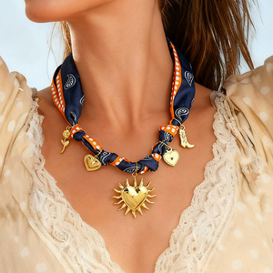 Collier en soie avec pendentif cœur plaqué or 18 carats, bijoux tendance en acier inoxydable, cadeau pour femme - Product Image 1