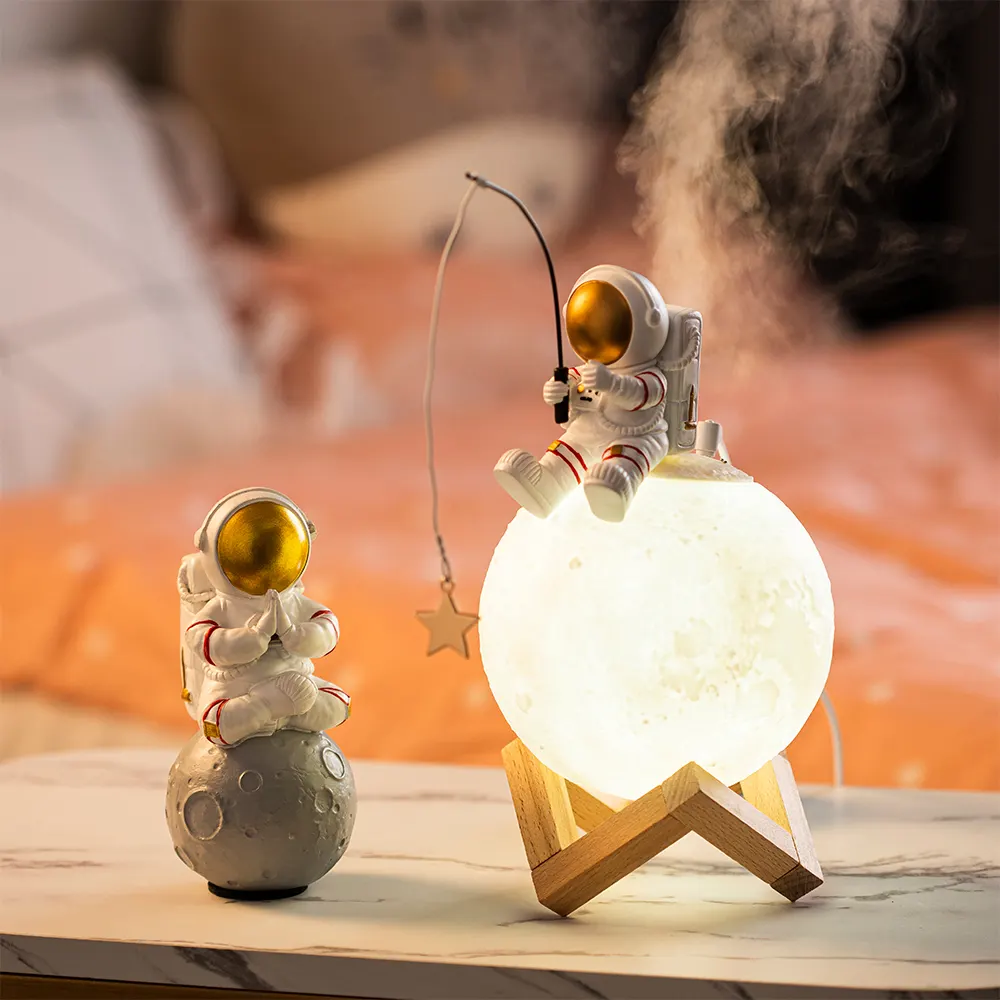 nordic home decor Star Catch Astronaut Ornaments home decor modern resin living room office home decorative items humidifier