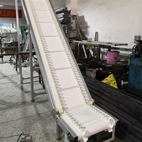 Transportador de Banda con Clavijas de Velocidad Ajustable JiaBao, Duradero, con Opciones de Goma/PVC/Nylon, Diseño Inclinado Móvil para Manejo de Materiales