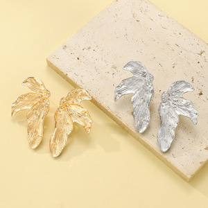 Boucles d'Oreilles Nouvelle Mode Vintage Grande Feuille en Métal Boucles d'Oreilles - Product Image 6