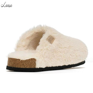 Fabricant OEM Logo personnalisé Automne Hiver Cachemire Fourrure Bout Fermé Pousser Pantoufles <span class=keywords><strong>pour</strong></span> Femme <span class=keywords><strong>Homme</strong></span> avec Semelle Plate en Liège Maison Pantoufles - Product Image 4