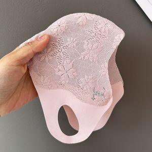 Masque facial en dentelle anti-UV UPF 50 en soie glacée 3D pour femme, protection solaire estivale, design asymétrique rose - Product Image 1