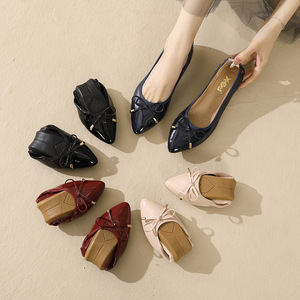 Ballerines Blanches en PU <span class=keywords><strong>Grande</strong></span> <span class=keywords><strong>Taille</strong></span> 44 pour Femmes, à Bout Carré, Chaussures d'Infirmière à Enfiler, Plates, Souples, Antidérapantes, Imperméables, Légères, Intemporelles - Product Image 2