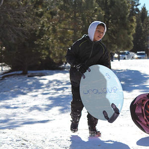 WOOWAVE leggera e resistente slitta da neve con manici, slitta da neve per bambini e adulti, ideale per l'intrattenimento invernale sulla neve - Product Image 5