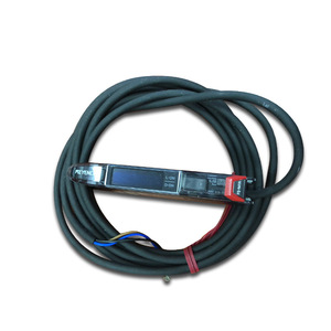 เครื่องขยายสัญญาณไฟเบอร์ออปติกคีย์เอ็นซ์ ซีรีส์ Fs รุ่น Fs N41n 24 V เซ็นเซอร์อุตสาหกรรมแบบยืดหยุ่นสำหรับการใช้งานระบบอัตโนมัติ - Product Image 1