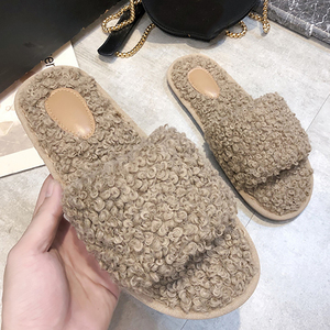 Personnalisé Nouvelle Arrivée Nuit Une Sangle Femmes Moelleux Laine D'agneau Teddy Fourrure Fuzzy Diapositives Pantoufles - Product Image 2