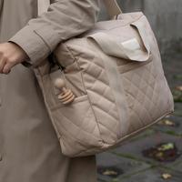 Sac à langer matelassé en toile avec logo personnalisé, revêtement imperméable et sangle de fixation pour poussette