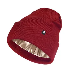 Berretti con logo ricamato personalizzato berretto lavorato a maglia cappello invernale di design in raso di seta beanie hat