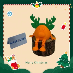 Gnome de Noël articulé imprimé en 3D, jouet Nisse flexible pour le soulagement du stress, accessoire de bureau, cadeau de Noël original - Product Image 3