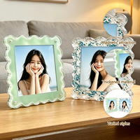 Marco de Fotos Acrílico Magnético Personalizado con Borde Ondulado Decorativo, Transparente y Bonito, para Exhibición en Escritorio o Mesa