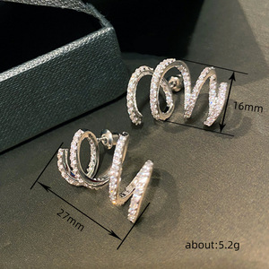 Orecchini a Cerchio Rotondi Eleganti e Minimalisti, Gioielli Chic per Donne, per Uso Quotidiano, Outfit da Festa, Accessorio Regalo - Product Image 4