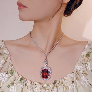 Collier Pendentif Élégant en Cuivre Écologique à Finition Lisse avec Zircon Cubique Sertie en Bezel pour Anniversaire de Mariage - Product Image 3
