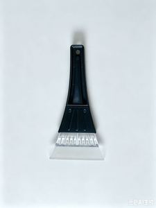 Grattoir à glace en forme de griffe d'ours pour pare-brise et fenêtres (5050) - Product Image 1