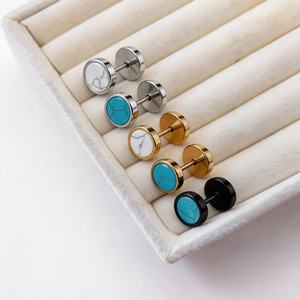 Boucles d'oreilles clous rondes style designer en acier inoxydable 316L, turquoise bleue et marbré blanc, étanches et résistantes au ternissement - Product Image 1