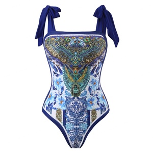 Ensemble de maillots de bain fitness 2 pièces imprimé animal personnalisé OEM 2024 en Spandex/Nylon avec jupe de plage et string - Product Image 4