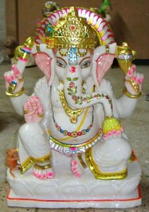 Exclusiva Estatua de Ganesha en Mármol Sentado en Singhasan - Product Image 4