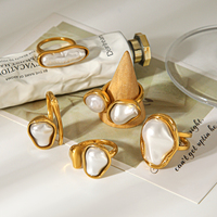 Bague H&C en acier inoxydable plaqué or 18 carats avec perle baroque, irrégulière et organique, ajustable, ouverte, étanche, pour femme