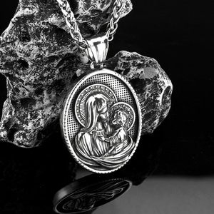Collier pendentif Vierge Marie en acier inoxydable pour homme, bijou religieux, breloque ovale à thème pour cérémonies et assortiment vestimentaire - Product Image 1
