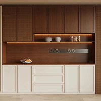 Buffet moderne traditionnel avec étagères de rangement, tiroirs et paniers pour salle à manger et cave à vin