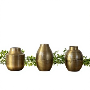 Jarrones Antiguos de Aluminio - Product Image 1
