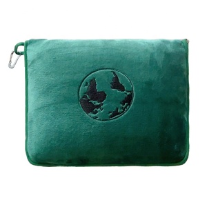 Premium yumuşak 2 in 1 özel logo seyahat yastık toptan battaniye uçak - Product Image 1