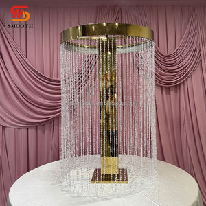 SMOOTH - Centro de Mesa Colgante de Acrílico con Cuentas de Cristal y Base Circular de Metal Dorado con Flores, Ideal para Bodas - Product Image 2