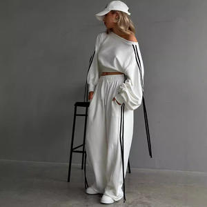<span class=keywords><strong>Completo</strong></span> Casual da Donna <span class=keywords><strong>Elegante</strong></span> con Strisce Laterali T-Shirt a Maniche Lunghe e Pantaloni a Gamba Larga Set Bianco da Due Pezzi per le Vacanze - Product Image 4