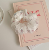 Accessoire capillaire haut de gamme de conception nouvelle avec bordure en dentelle durable et de haute qualité, attaches et bandeaux pour cheveux à haute élasticité.