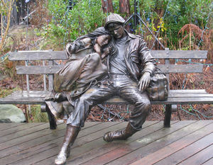 Sculpture en bronze grandeur nature sur mesure harmonie vieux couple statues assis sur le <span class=keywords><strong>banc</strong></span> - Product Image 2