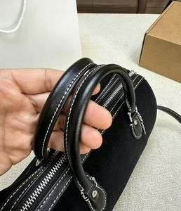Prodotti di Tendenza 2026: Borsa Boston Classica di Lusso da Donna in Pelle Scamosciata, Borsa a Spalla e a Tracolla Versatile Stile Vintage - Product Image 5