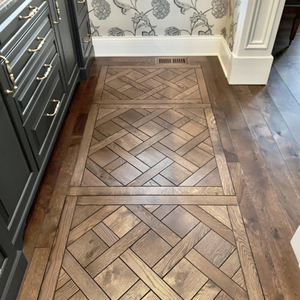 Parquet de Roble Francés Multicapa Antideslizante CE Grado AB de 16 mm y 20 mm, Sistema T&G Versailles, Madera de Ingeniería para Edificios Comerciales - Product Image 1