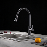 Robinet de cuisine moderne à col de cygne avec douchette extractible et mitigeur monocommande à bouton-poussoir pour l'approvisionnement des restaurants