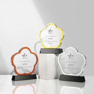 Cadeau de trophée de récompense de <span class=keywords><strong>cristal</strong></span> en métal en forme de fleur <span class=keywords><strong>d</strong></span>'artisanat de <span class=keywords><strong>verre</strong></span> de <span class=keywords><strong>cristal</strong></span> <span class=keywords><strong>d</strong></span>'affaires de souvenir personnalisé - Product Image 2