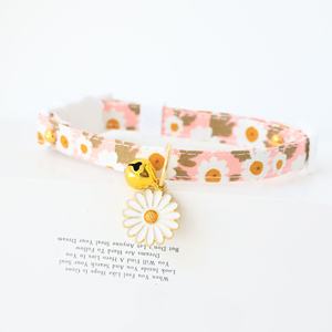 2023 printemps-été collier pour animaux de compagnie petite fleur motif 16 couleurs échappée Polyester chien cou cloche décoration petit chat chien - Product Image 2