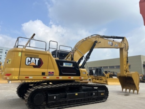 Excavatrice sur chenilles CAT 345GC d'occasion en stock, godet robuste de 2,41 m³. Idéale pour l'exploitation minière, le défrichement de grande envergure, l'excavation de fondations. - Product Image 4